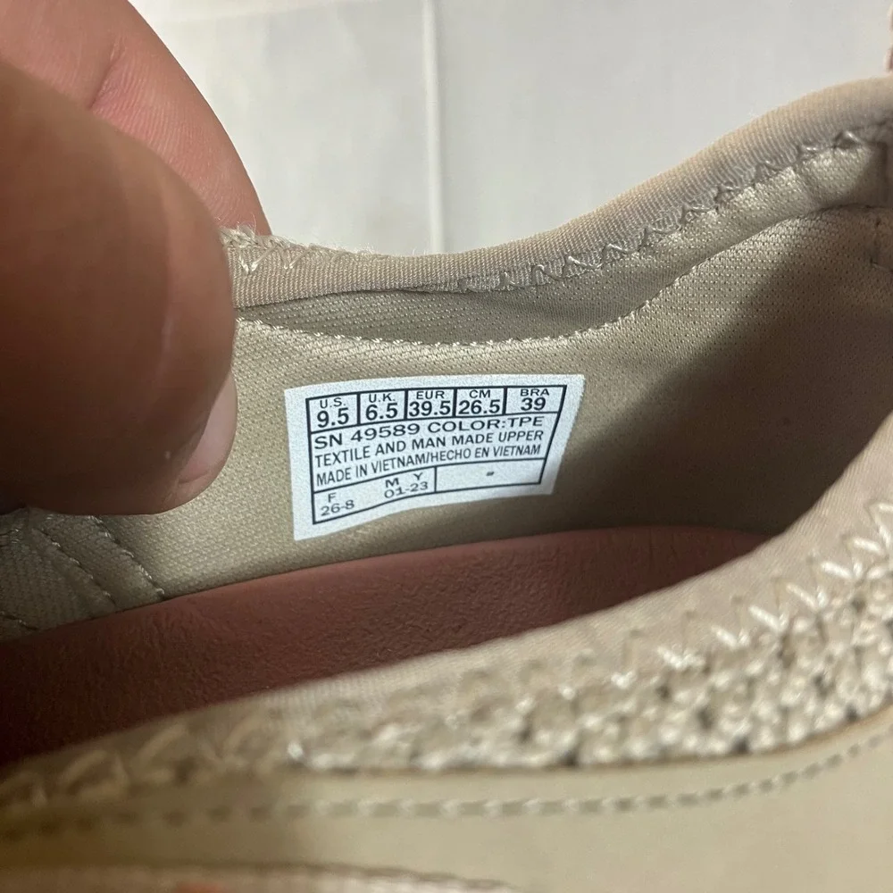 Skechers Relax Fit Luxe Foam Taupe Pink Bungee Slip On Sneakers 49589 Womens 9.5